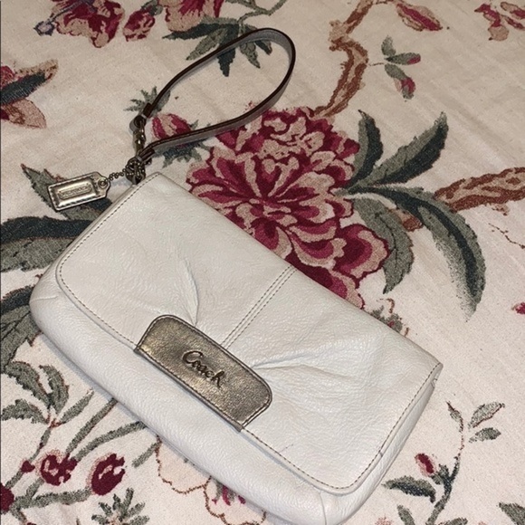 SALE❤️Coach Leather Wristlet - Picture 1 of 7